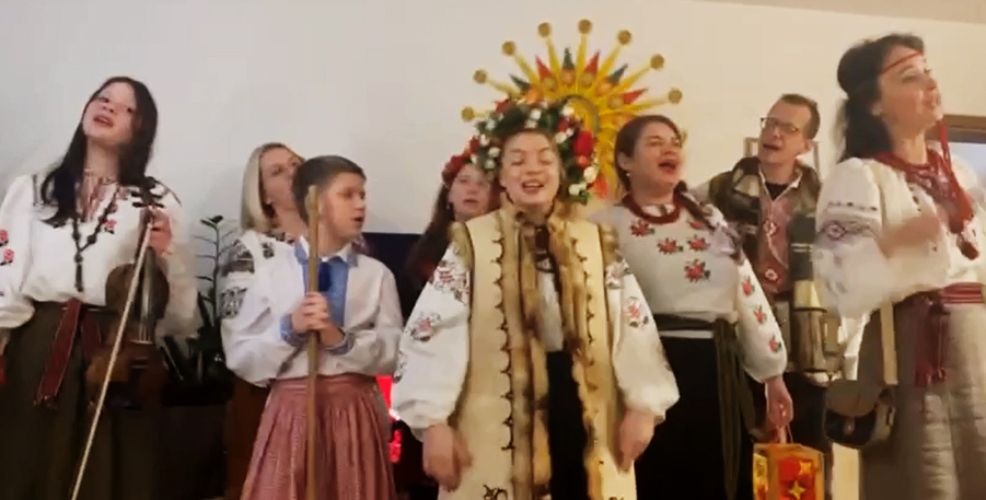 Бог ся рождає